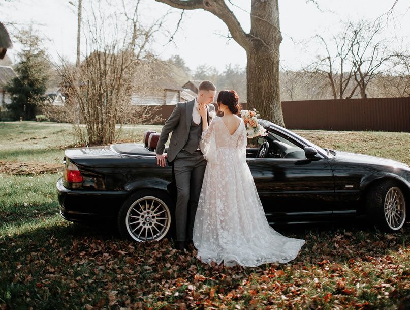 wedding-couple-with-black-limousine